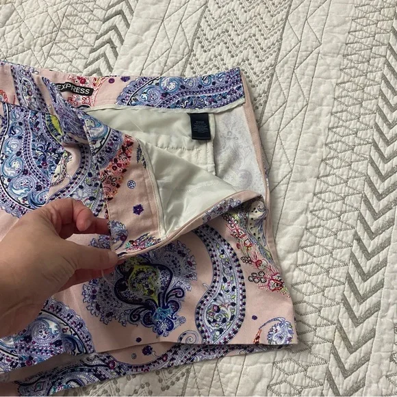 Vibrant Express Paisley Print Shorts SZ 8 - Picture 4 of 9